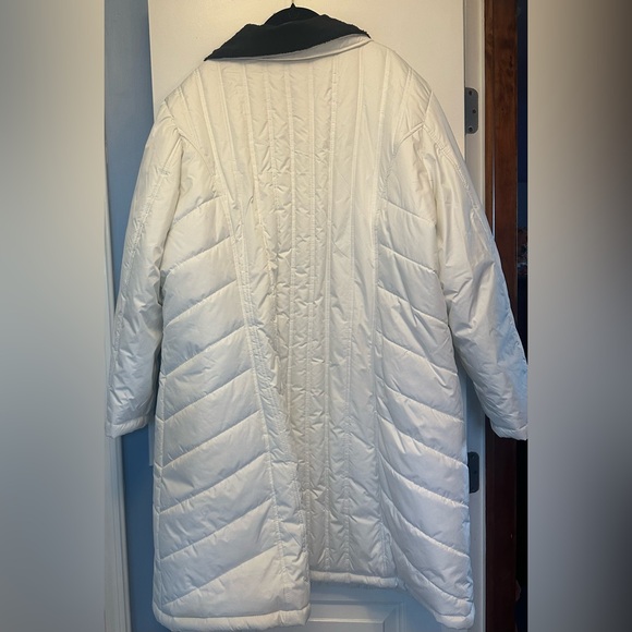 Sporto White Puffer Coat with Black Collar - Picture 4 of 4